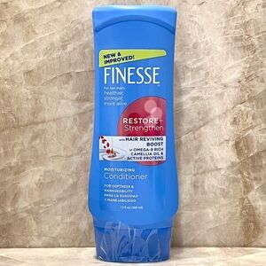 Finesse Restore + Strengthen Moisturizing Conditioner